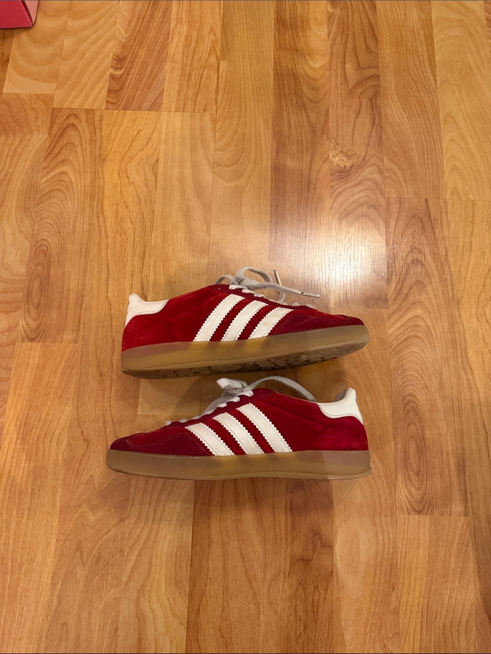 Gucci X Adidas Gazelle Kids Red and White Velvet Suede Shoes - Picture 4 of 12